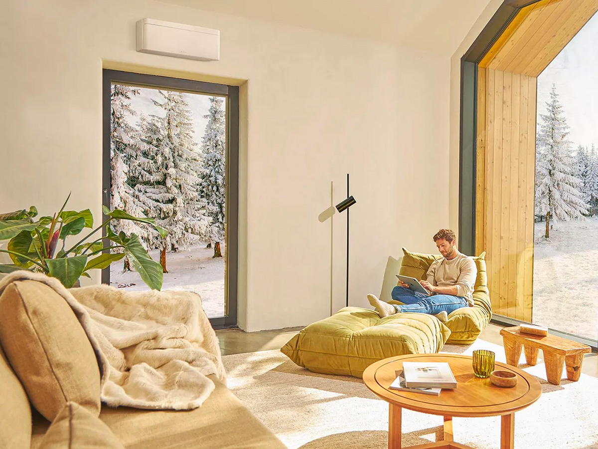 Moderní obývací pokoj vytápěný klimatizací